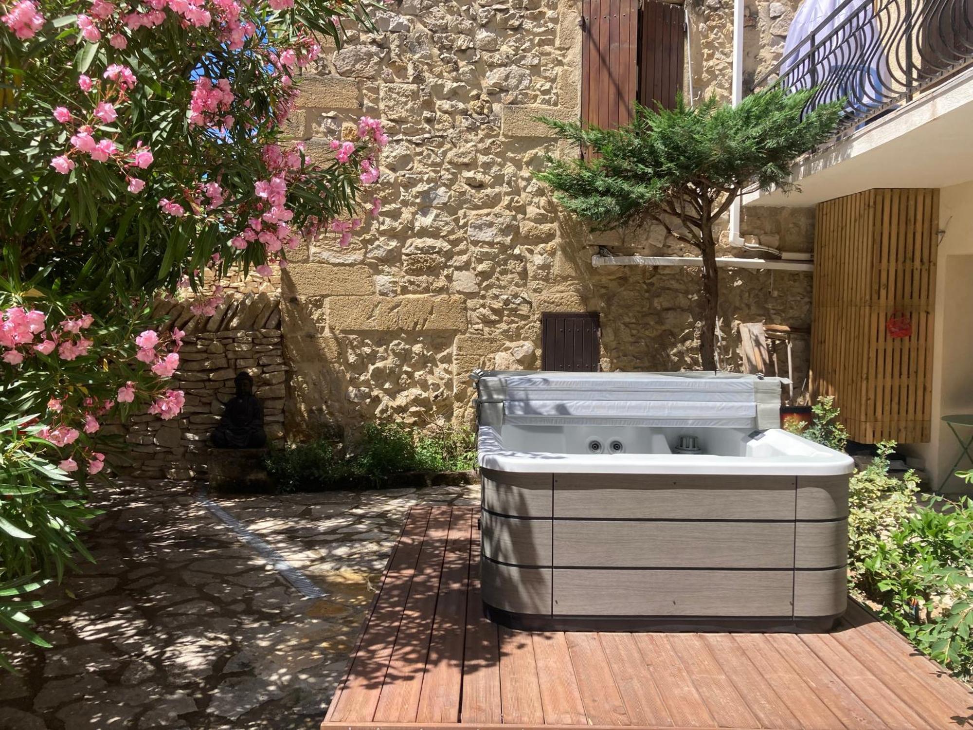 Le Studio D Aurelie Avec Spa Ete En Pleine Campagne Et Proche De Toute Commodite Roquemaure  Exterior foto